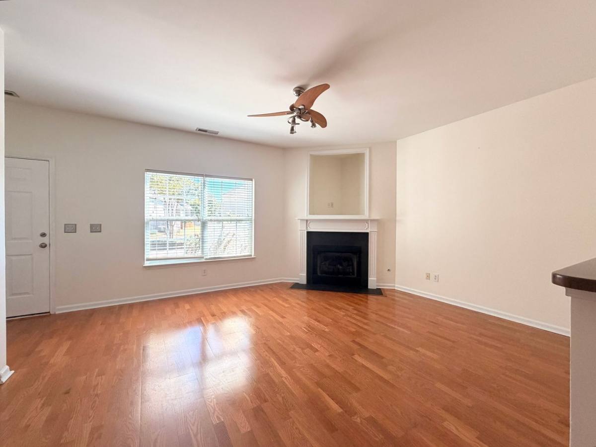 Townhouse for rent at 4105 Perrine St, Charleston, SC 29414