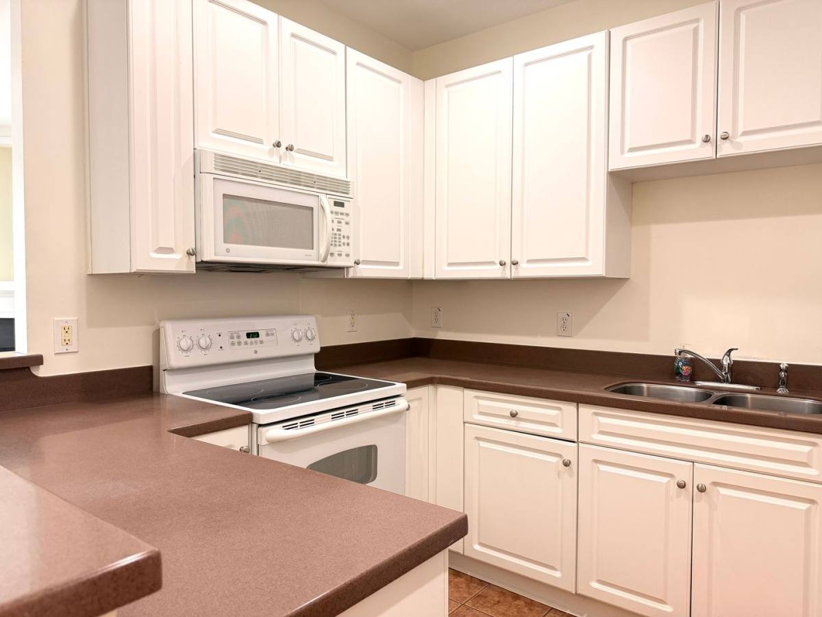 Townhouse for rent at 4105 Perrine St, Charleston, SC 29414