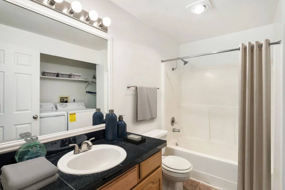Apartment for rent at 5670 Kitsap Way, Bremerton, WA 98312