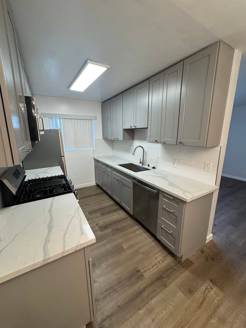 Apartment for rent at 6536 La Mirada Ave, Los Angeles, CA 90038