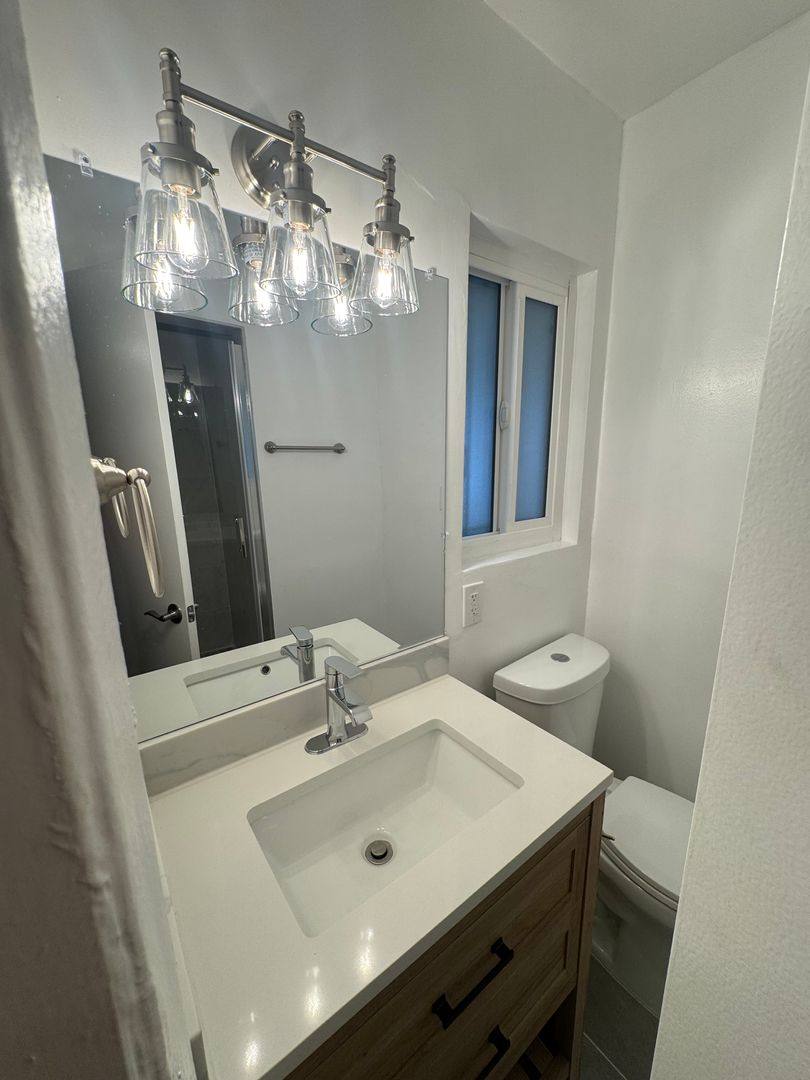Apartment for rent at 6536 La Mirada Ave, Los Angeles, CA 90038