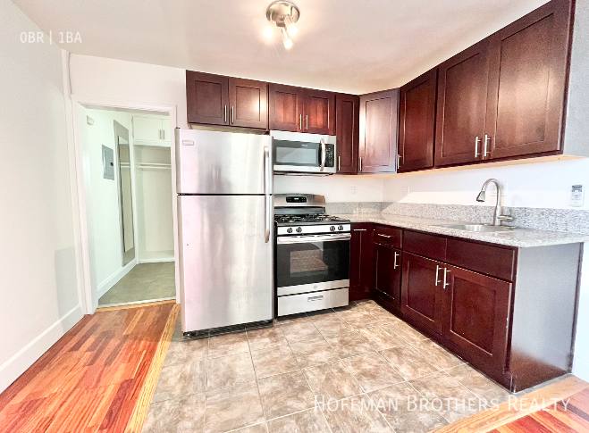 Apartment for rent at 6871 Franklin Ave #204, Los Angeles, CA 90028