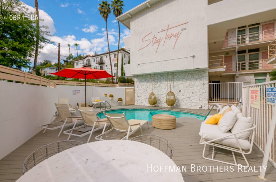 Apartment for rent at 6871 Franklin Ave #204, Los Angeles, CA 90028