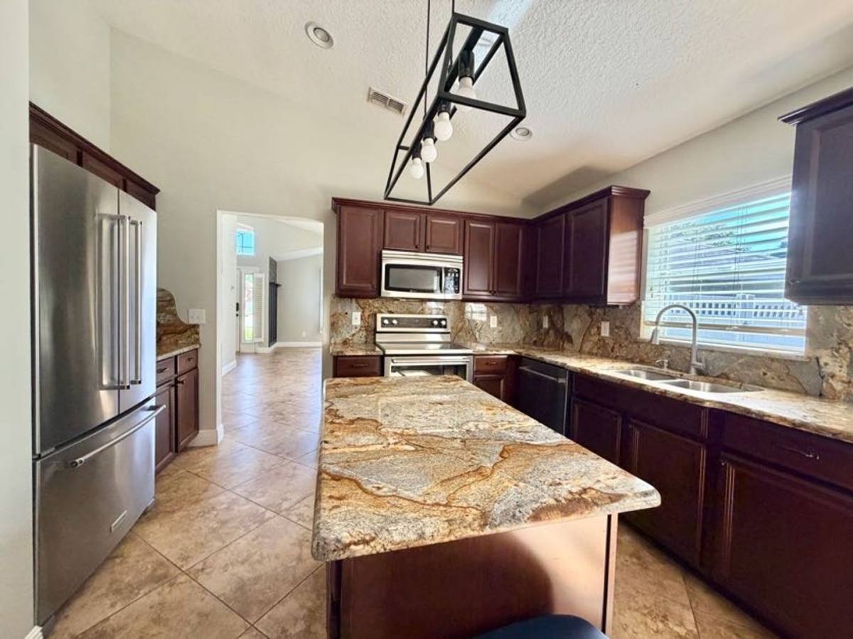 House for rent at 2117 Briarcliff Cirle, Mount Dora, FL 32757