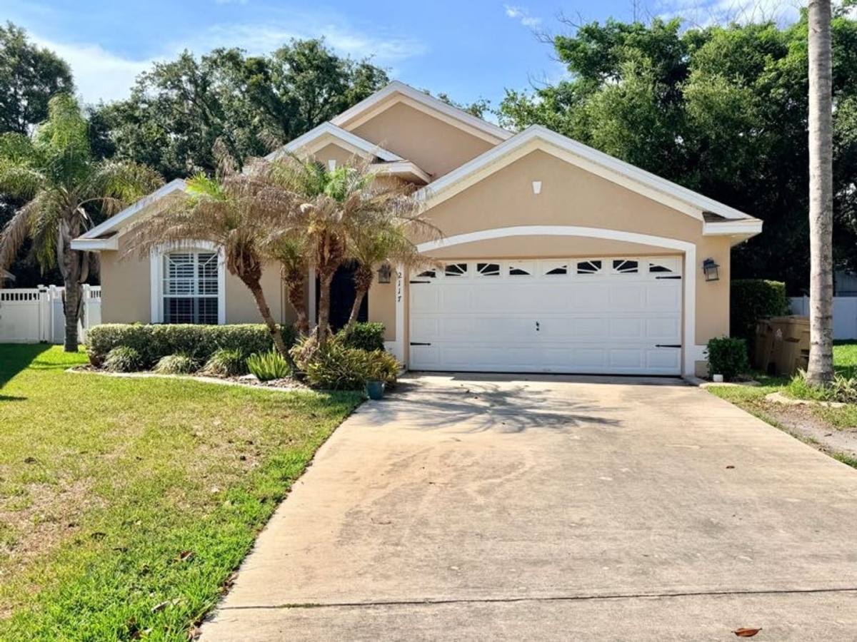 House for rent at 2117 Briarcliff Cirle, Mount Dora, FL 32757