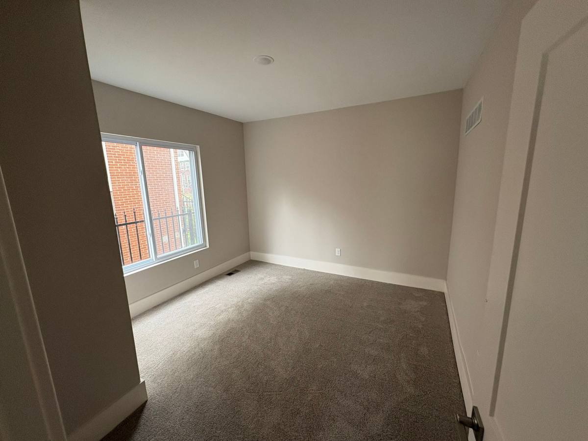 Apartment for rent at 7436 Oakland St, Detroit, MI 48211