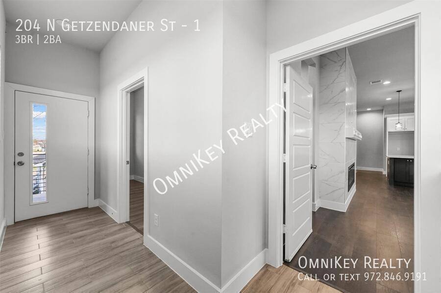 Apartment for rent at 204 N Getzendaner St #1, Waxahachie, TX 75165