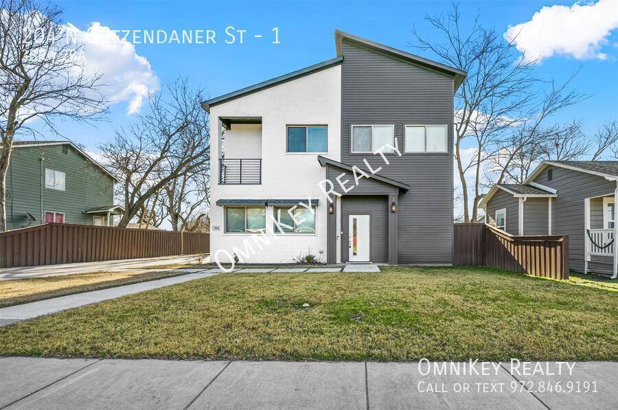 Apartment for rent at 204 N Getzendaner St #1, Waxahachie, TX 75165