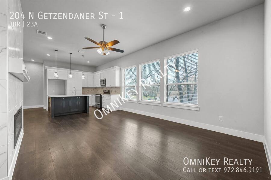 Apartment for rent at 204 N Getzendaner St #1, Waxahachie, TX 75165