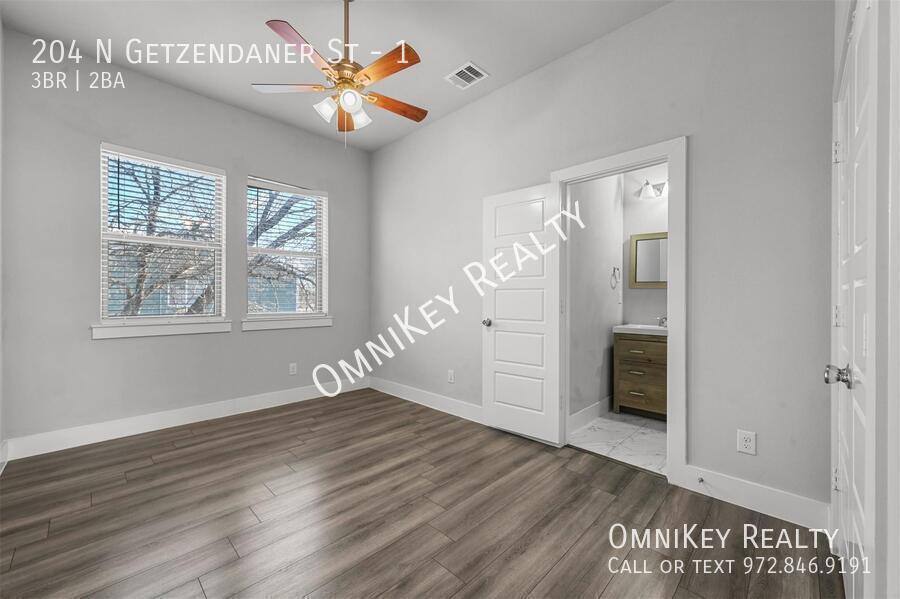 Apartment for rent at 204 N Getzendaner St #1, Waxahachie, TX 75165