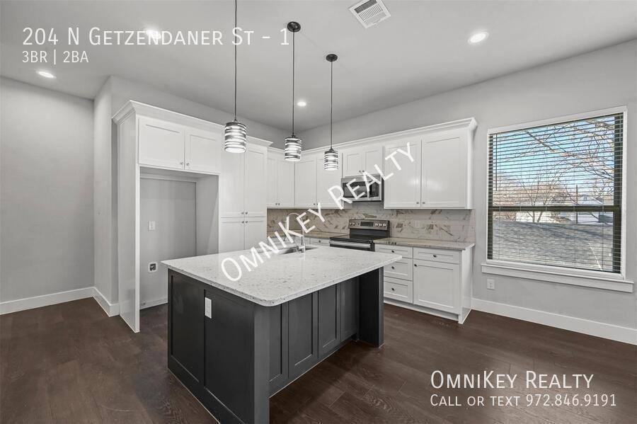 Apartment for rent at 204 N Getzendaner St #1, Waxahachie, TX 75165