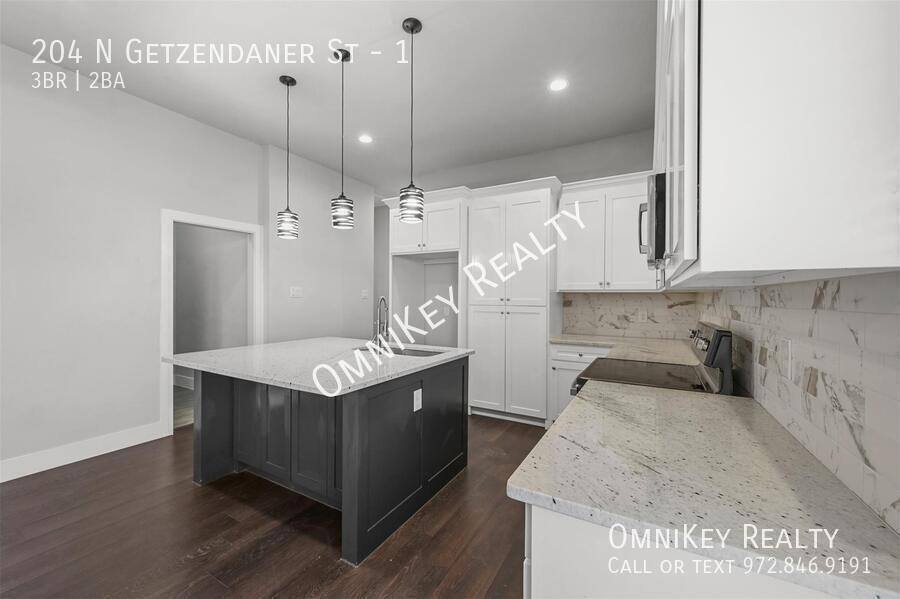 Apartment for rent at 204 N Getzendaner St #1, Waxahachie, TX 75165