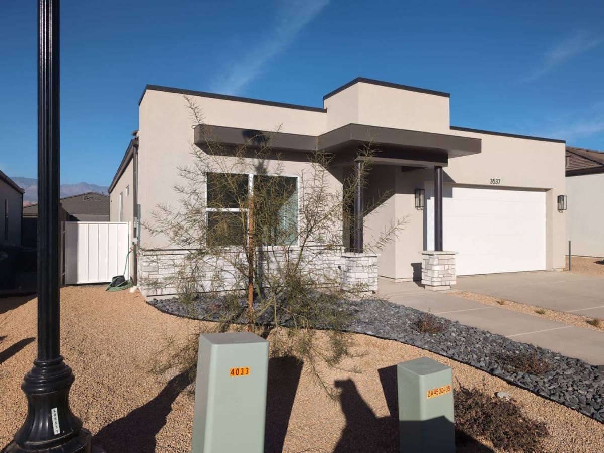 House for rent at 3537 Padre Bay Dr, Washington, UT 84780
