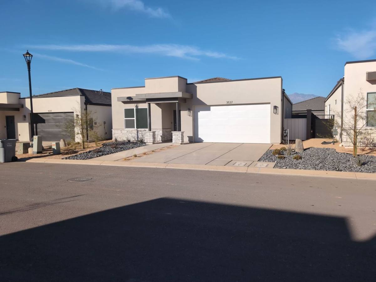 House for rent at 3537 Padre Bay Dr, Washington, UT 84780