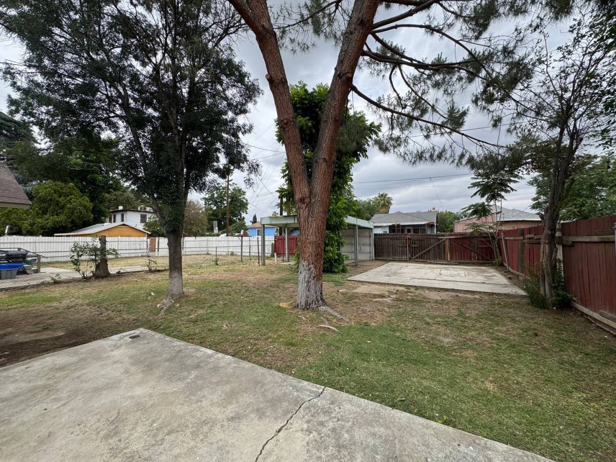 House for rent at 2022 Maple Ave, Bakersfield, CA 93304