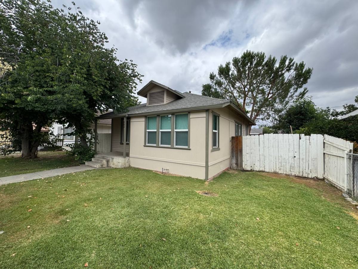 House for rent at 2022 Maple Ave, Bakersfield, CA 93304
