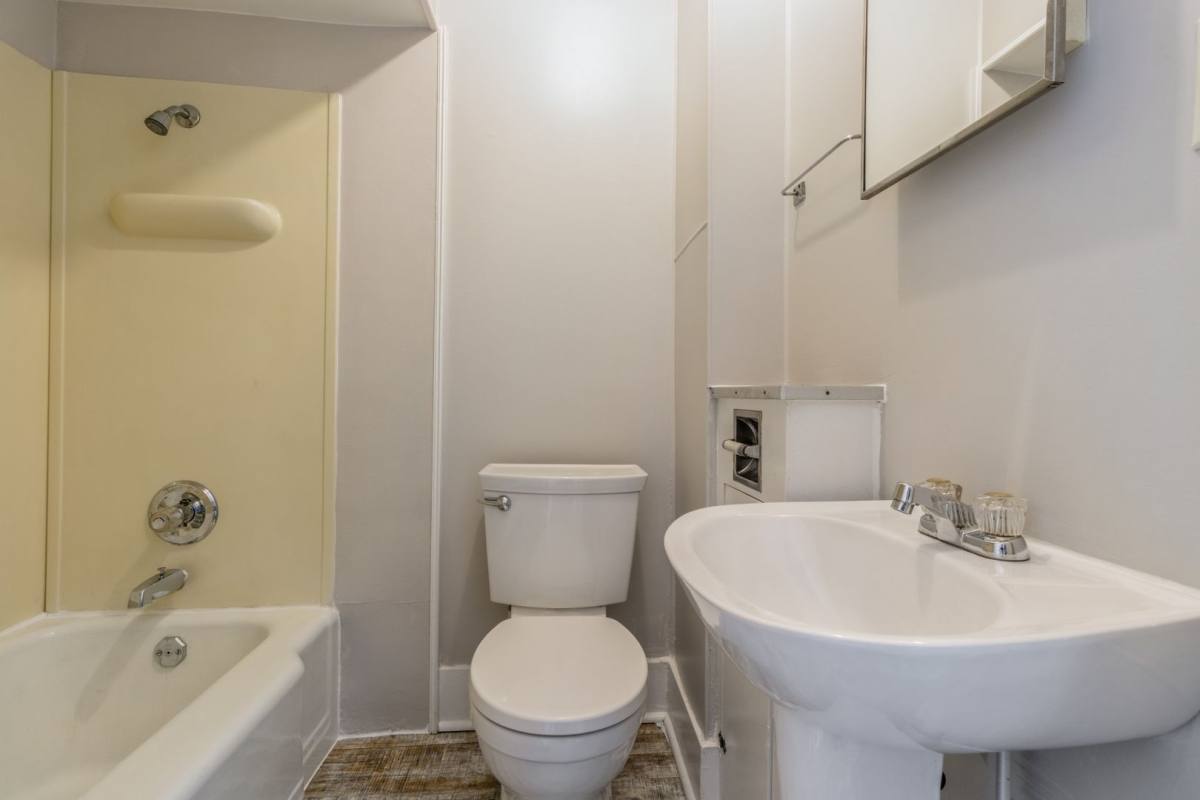 House for rent at 2002 34th St, Des Moines, IA 50310