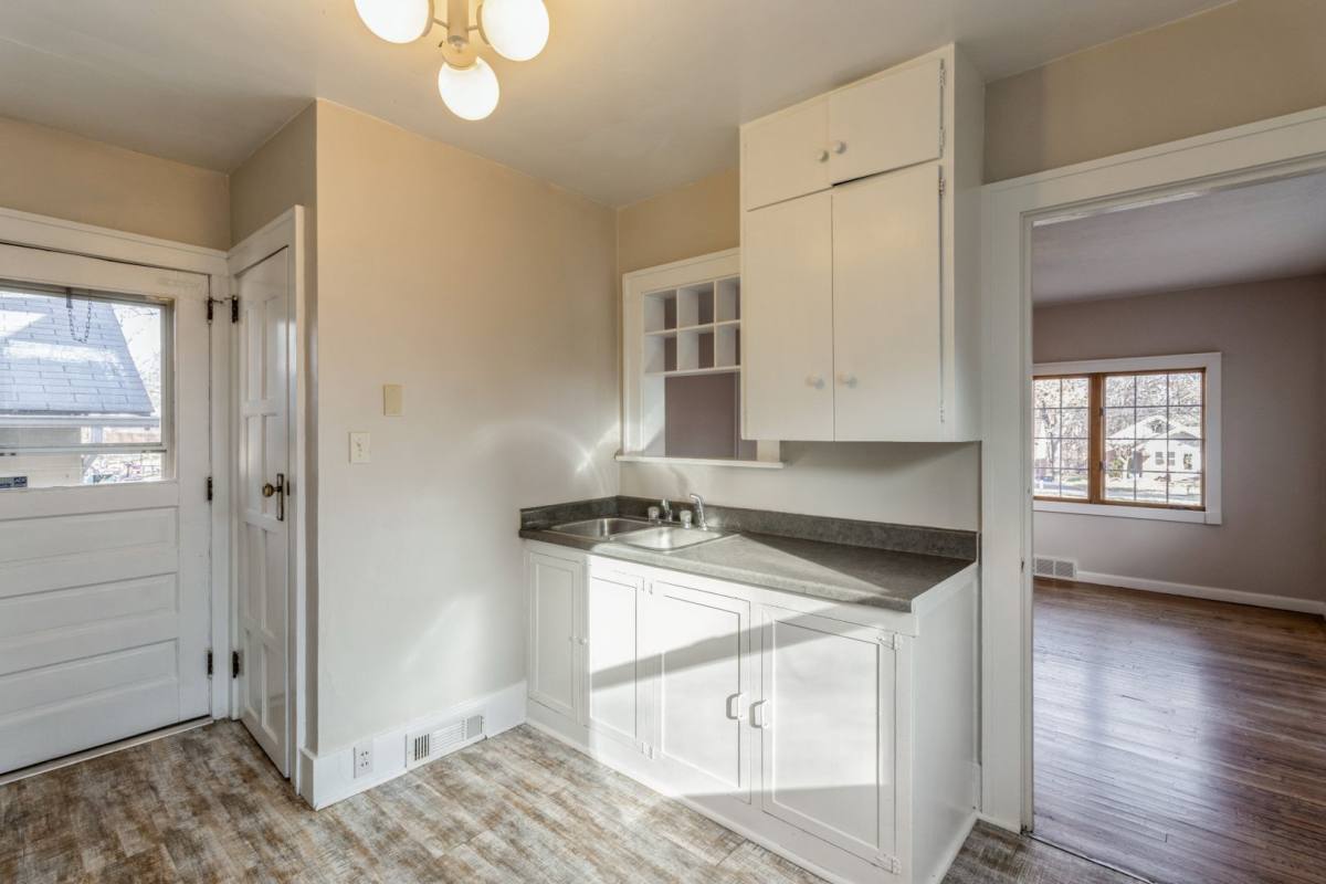 House for rent at 2002 34th St, Des Moines, IA 50310