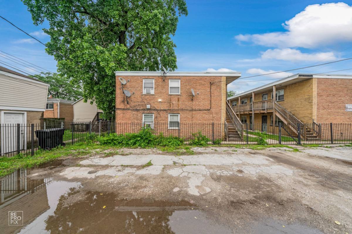 Apartment for rent at 6618 S Wabash Ave, Chicago, IL 60637