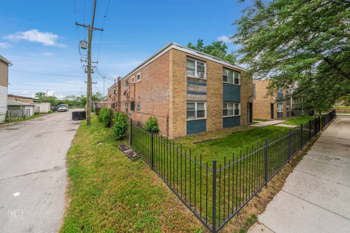 Apartment for rent at 6618 S Wabash Ave, Chicago, IL 60637