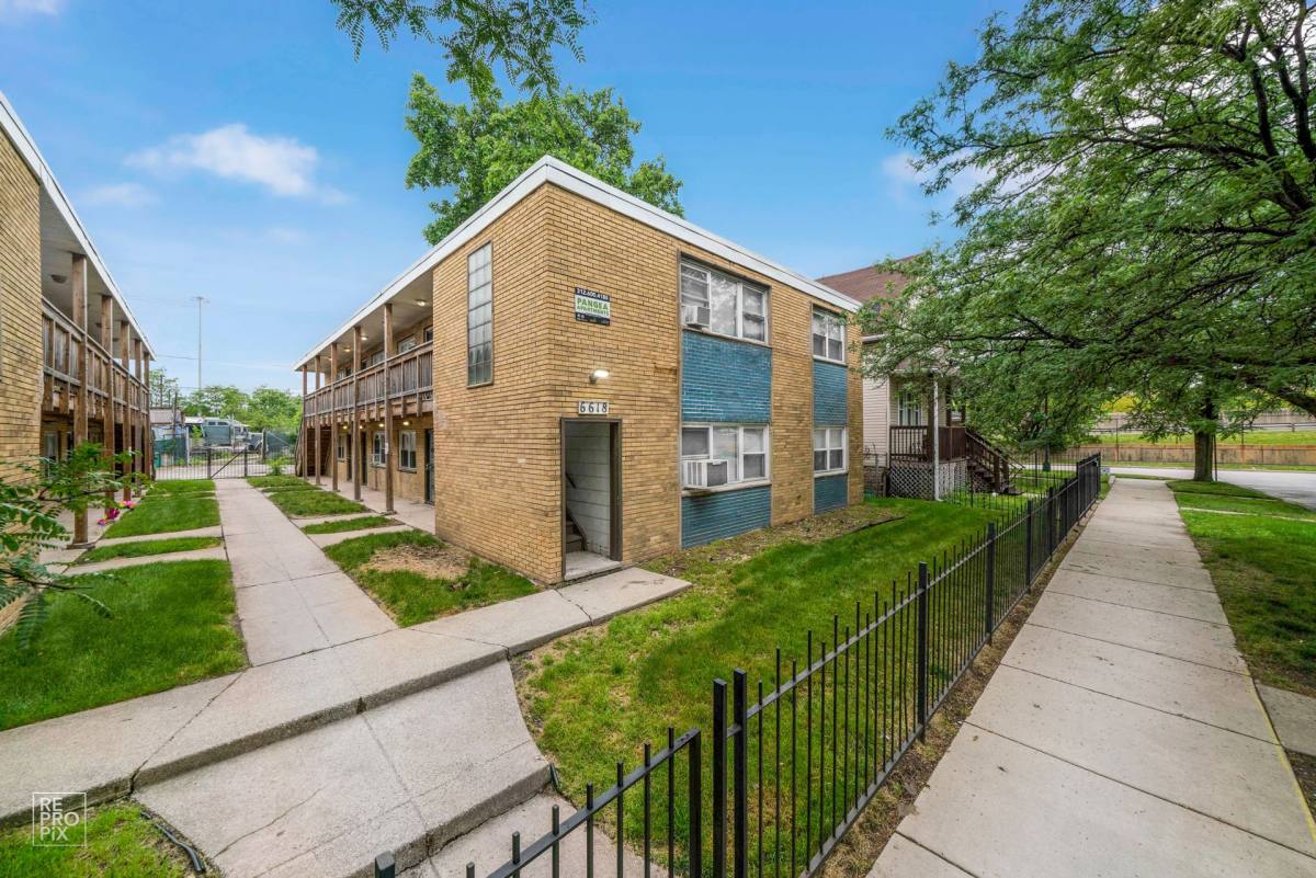 Apartment for rent at 6618 S Wabash Ave, Chicago, IL 60637
