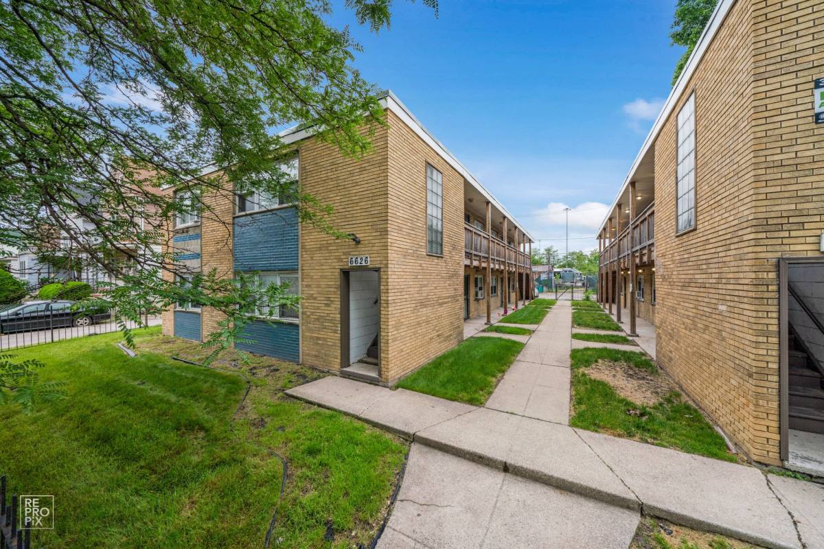 Apartment for rent at 6618 S Wabash Ave, Chicago, IL 60637