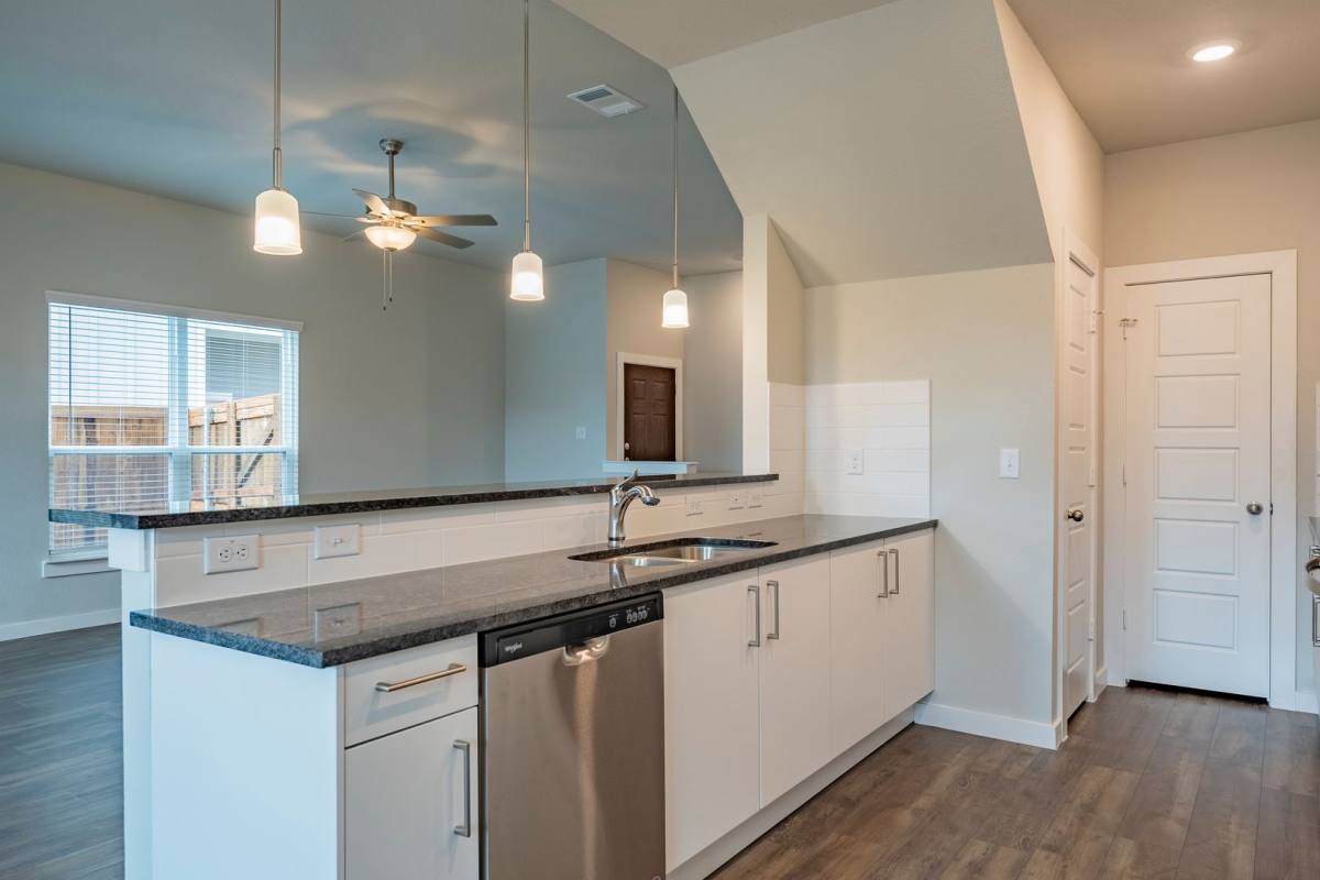 Townhouse for rent at 640 Wheatfield Dr, Venus, TX 76084