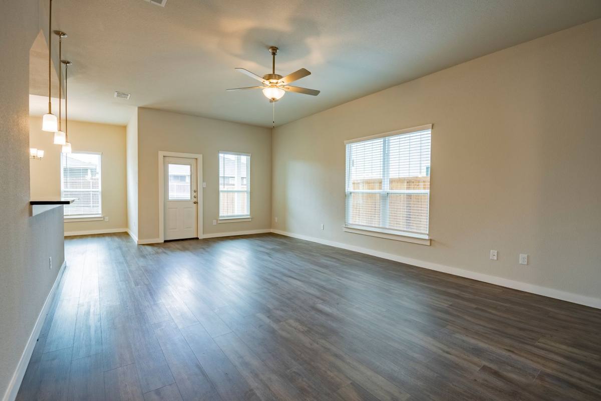 Townhouse for rent at 640 Wheatfield Dr, Venus, TX 76084