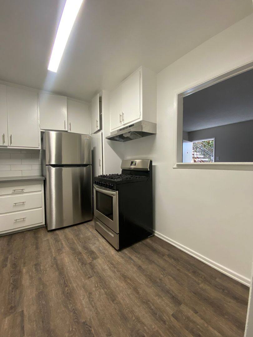 Apartment for rent at 1046 S Wooster St, Los Angeles, CA 90035