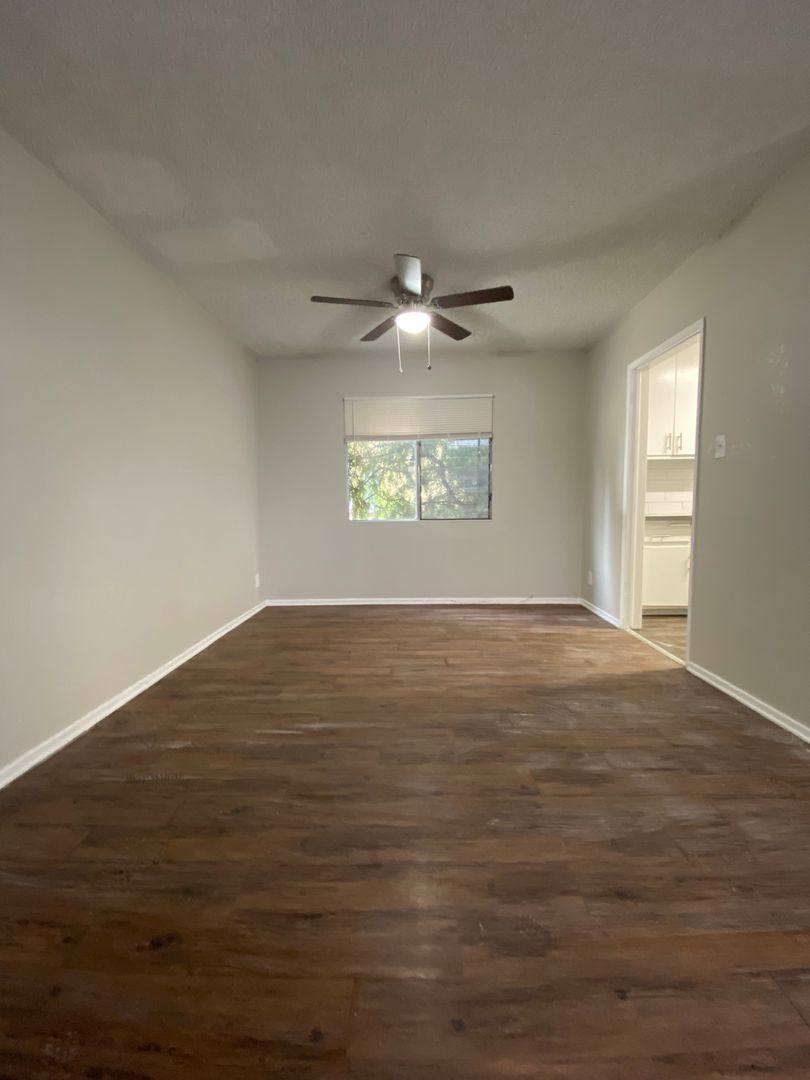 Apartment for rent at 1046 S Wooster St, Los Angeles, CA 90035