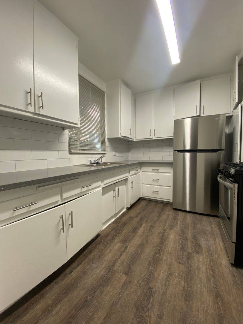 Apartment for rent at 1046 S Wooster St, Los Angeles, CA 90035