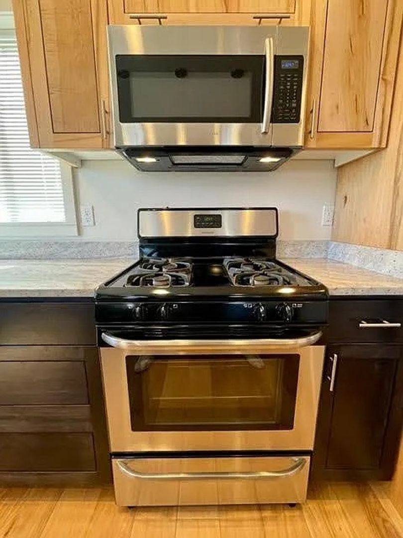 House for rent at 2370 Siskiyou Blvd, Ashland, OR 97520