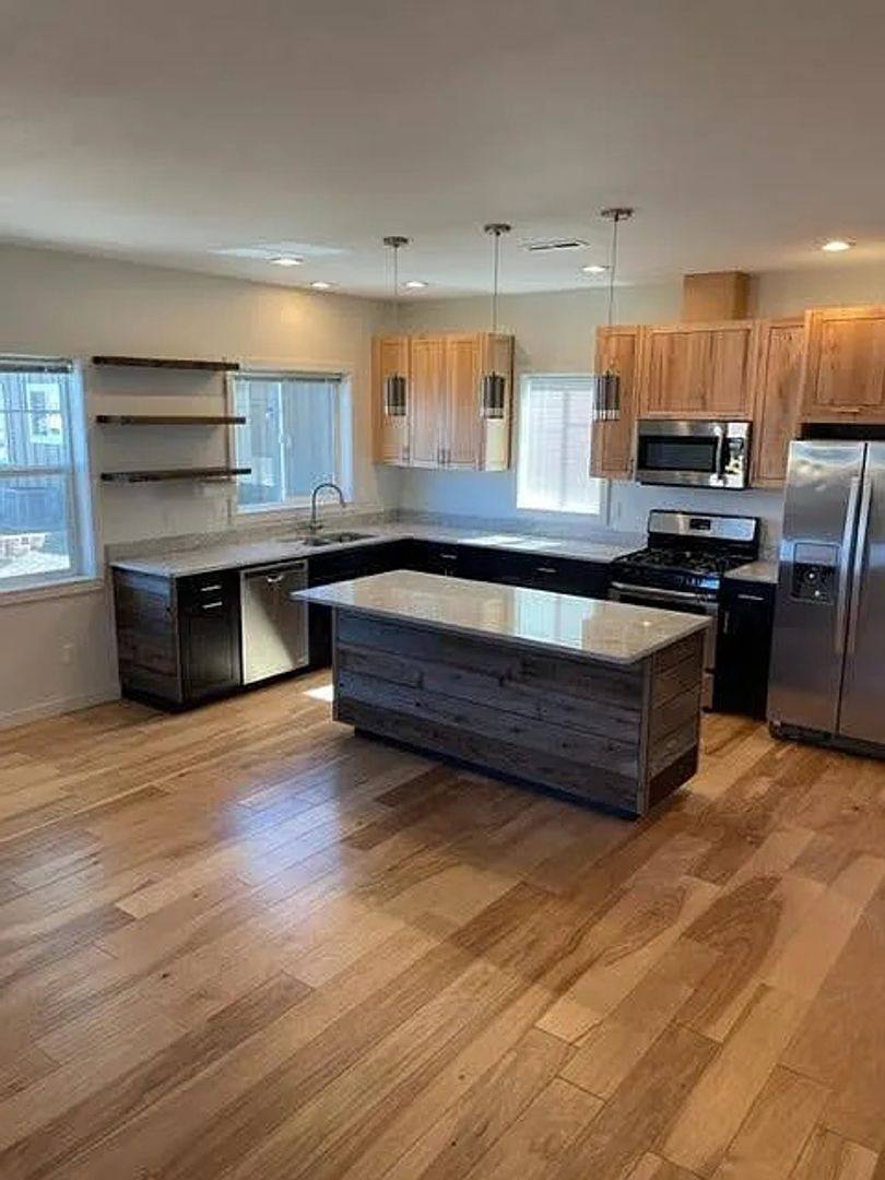 House for rent at 2370 Siskiyou Blvd, Ashland, OR 97520