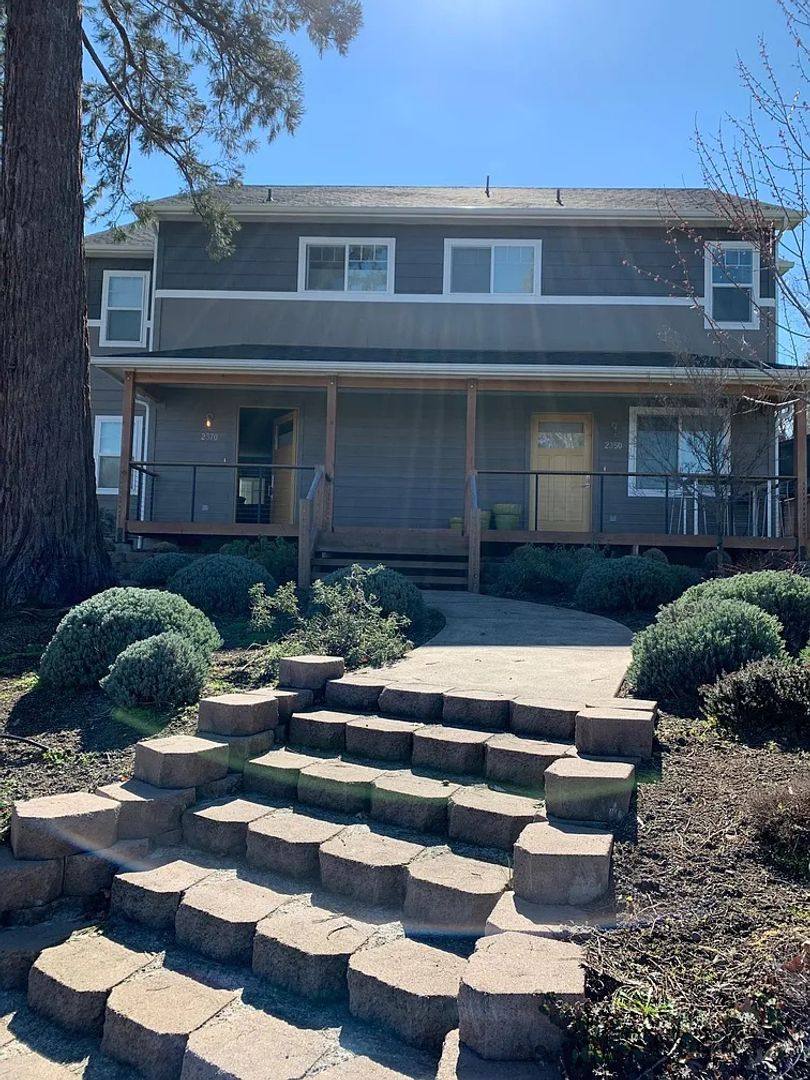 House for rent at 2370 Siskiyou Blvd, Ashland, OR 97520