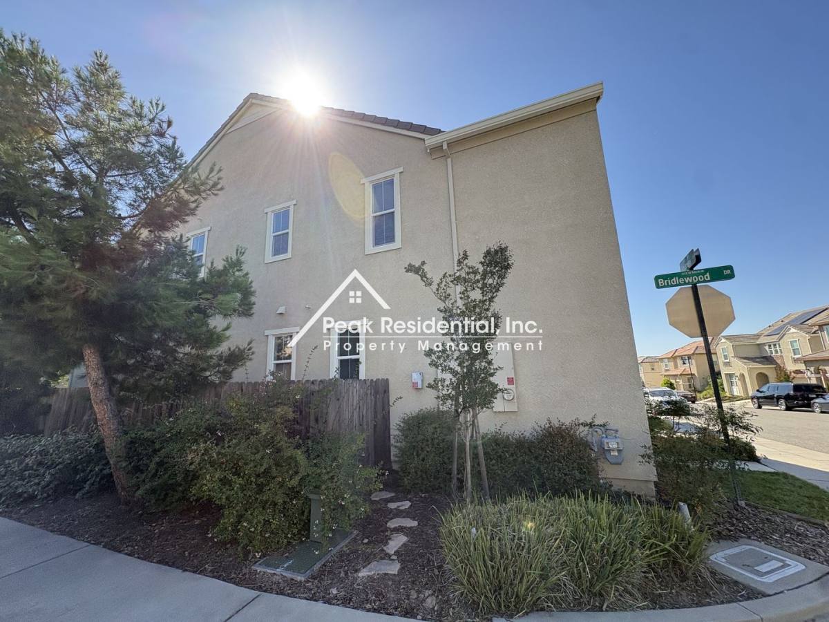 House for rent at 1622 Viburnum Lane, Rocklin, CA 95765