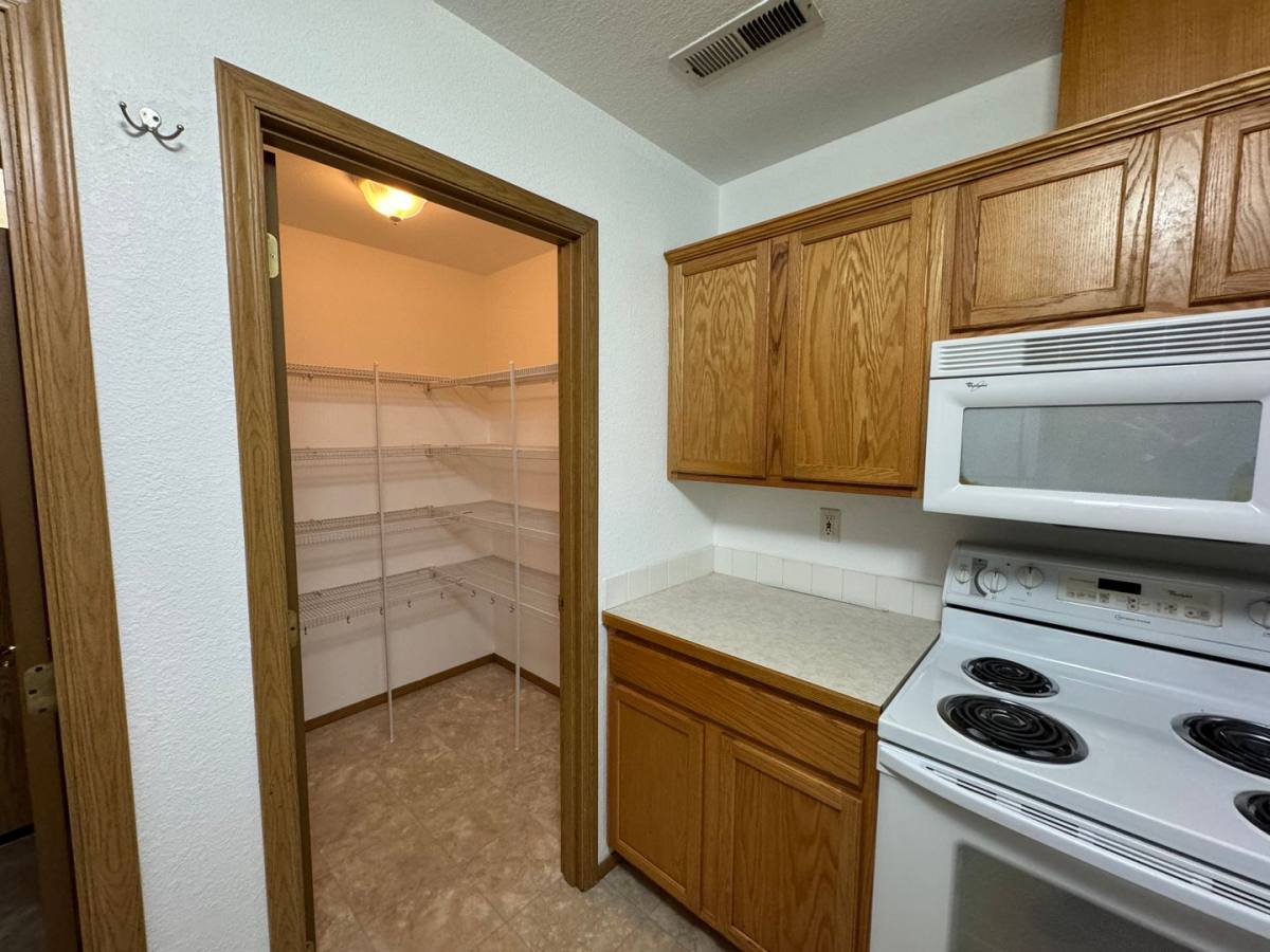 Townhouse for rent at 3265 NE Johnson St, Roseburg, OR 97470