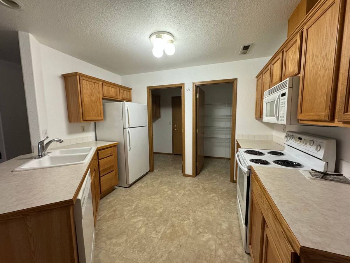 Townhouse for rent at 3265 NE Johnson St, Roseburg, OR 97470