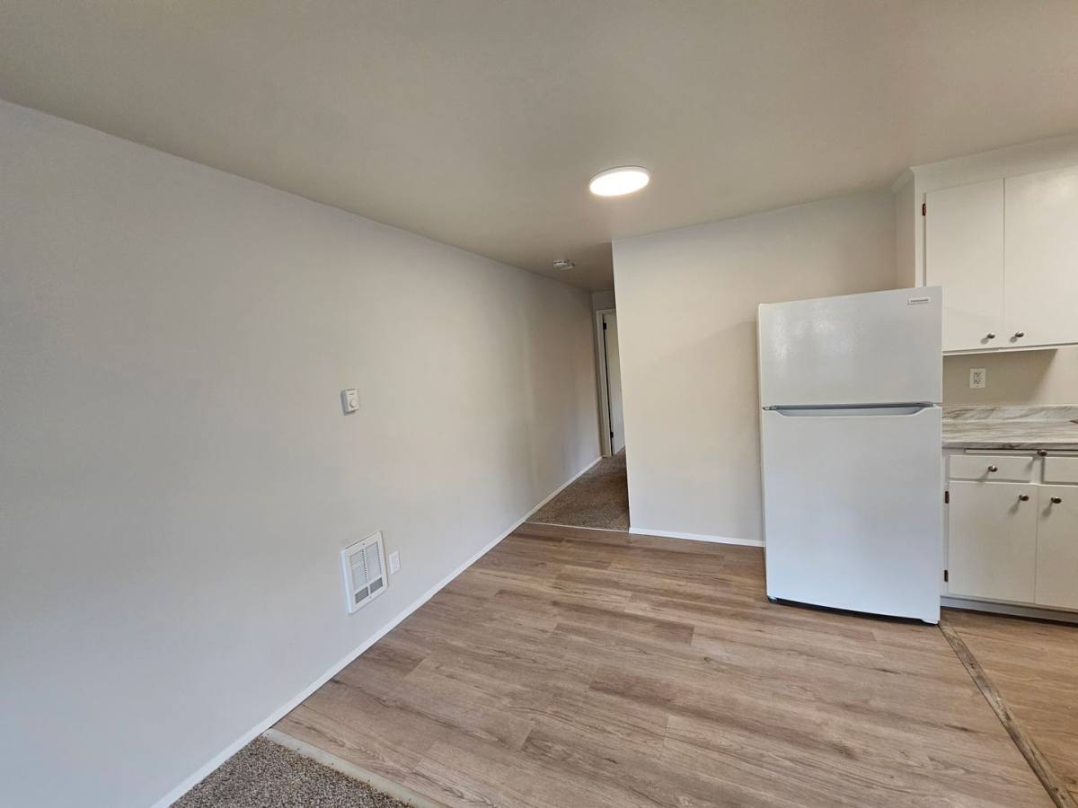 Apartment for rent at 15404 10th Ave SW, Seattle, WA 98166