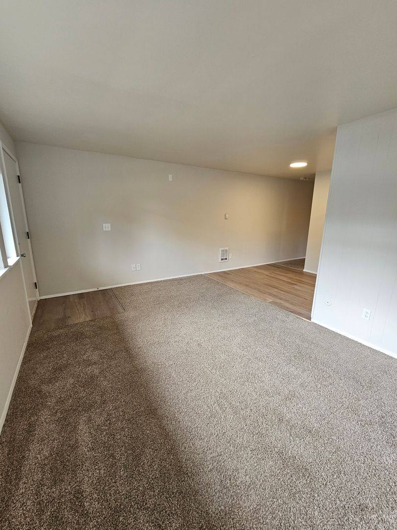Apartment for rent at 15404 10th Ave SW, Seattle, WA 98166