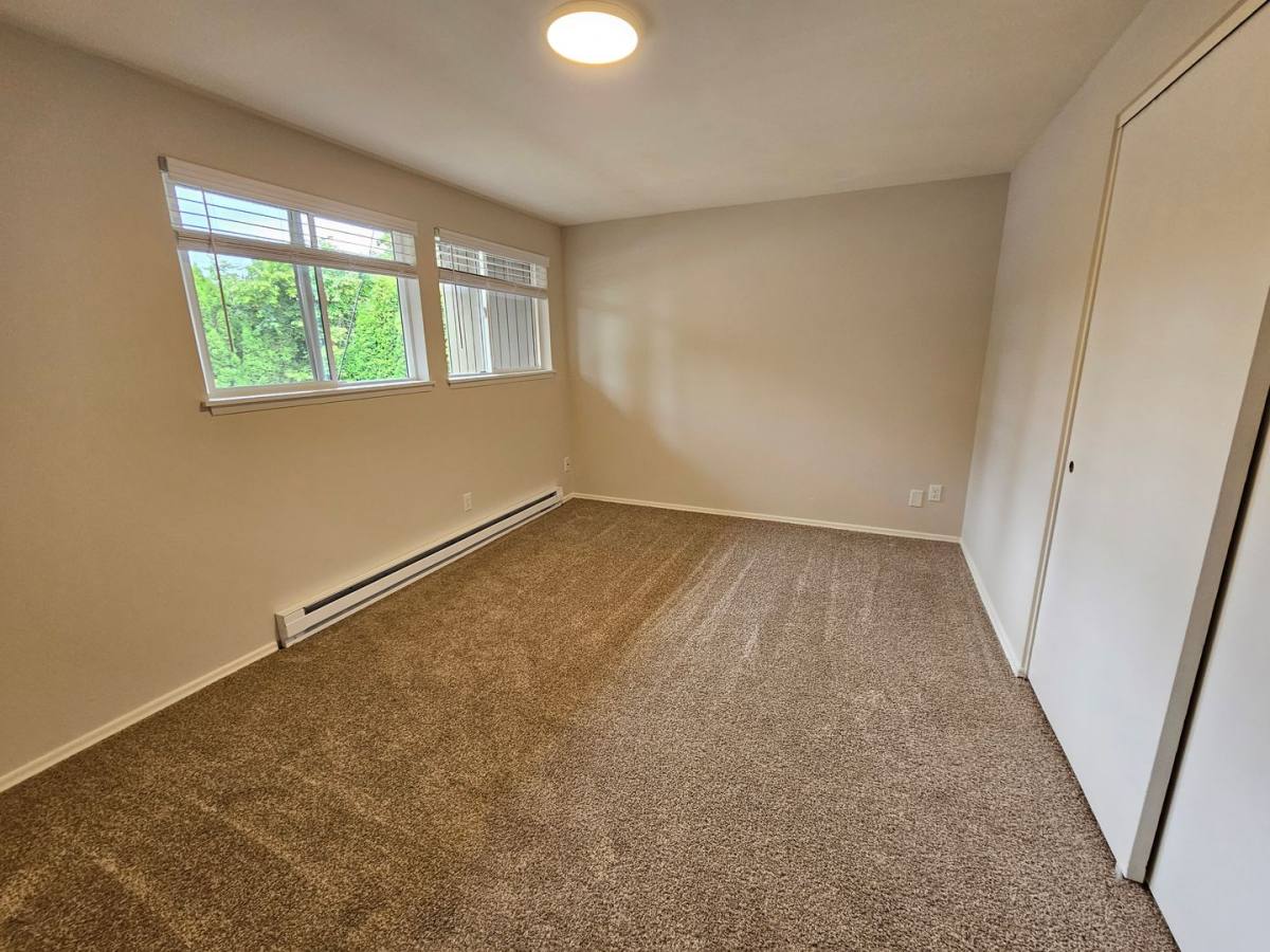 Apartment for rent at 15404 10th Ave SW, Seattle, WA 98166