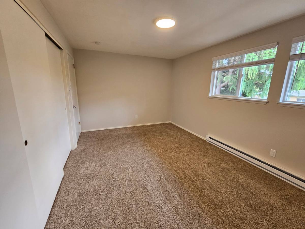 Apartment for rent at 15404 10th Ave SW, Seattle, WA 98166