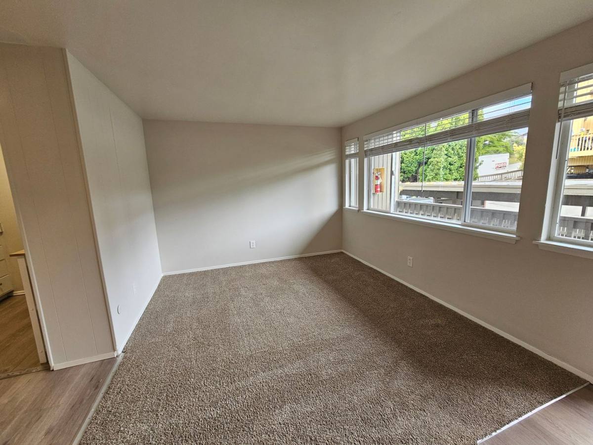 Apartment for rent at 15404 10th Ave SW, Seattle, WA 98166