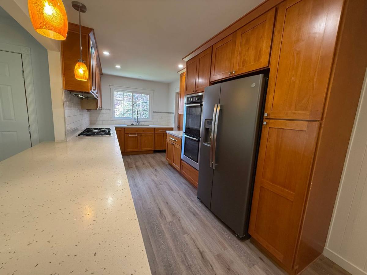 House for rent at 906 SE 165th Ave, Portland, OR 97233