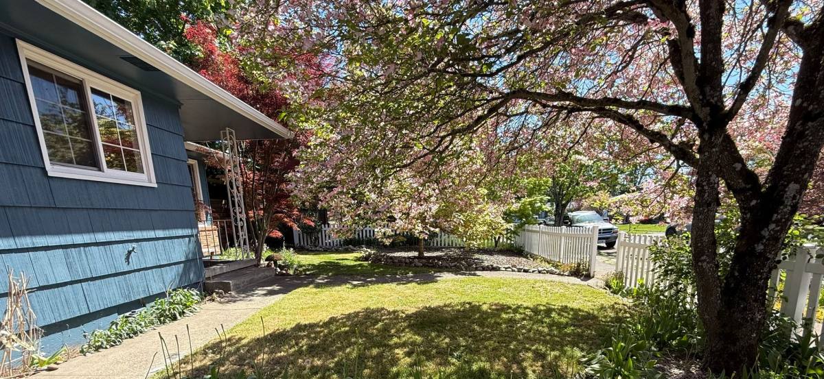 House for rent at 906 SE 165th Ave, Portland, OR 97233