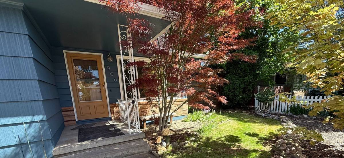 House for rent at 906 SE 165th Ave, Portland, OR 97233