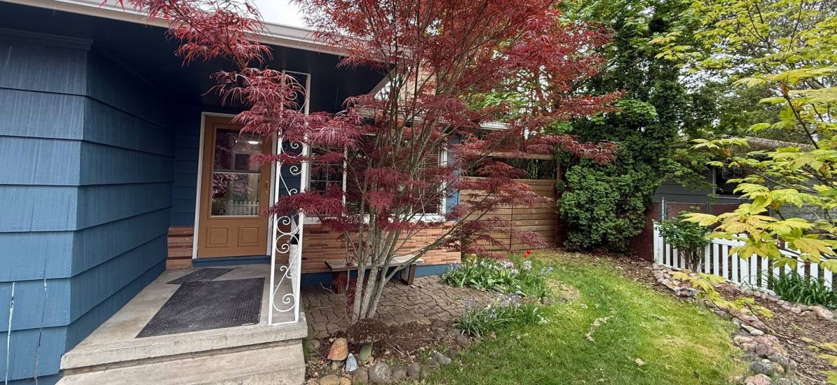 House for rent at 906 SE 165th Ave, Portland, OR 97233