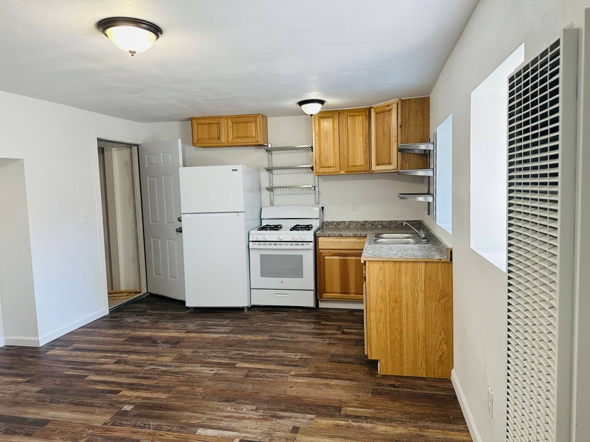 Apartment for rent at 921 E 4th St, Laurel, MT 59044