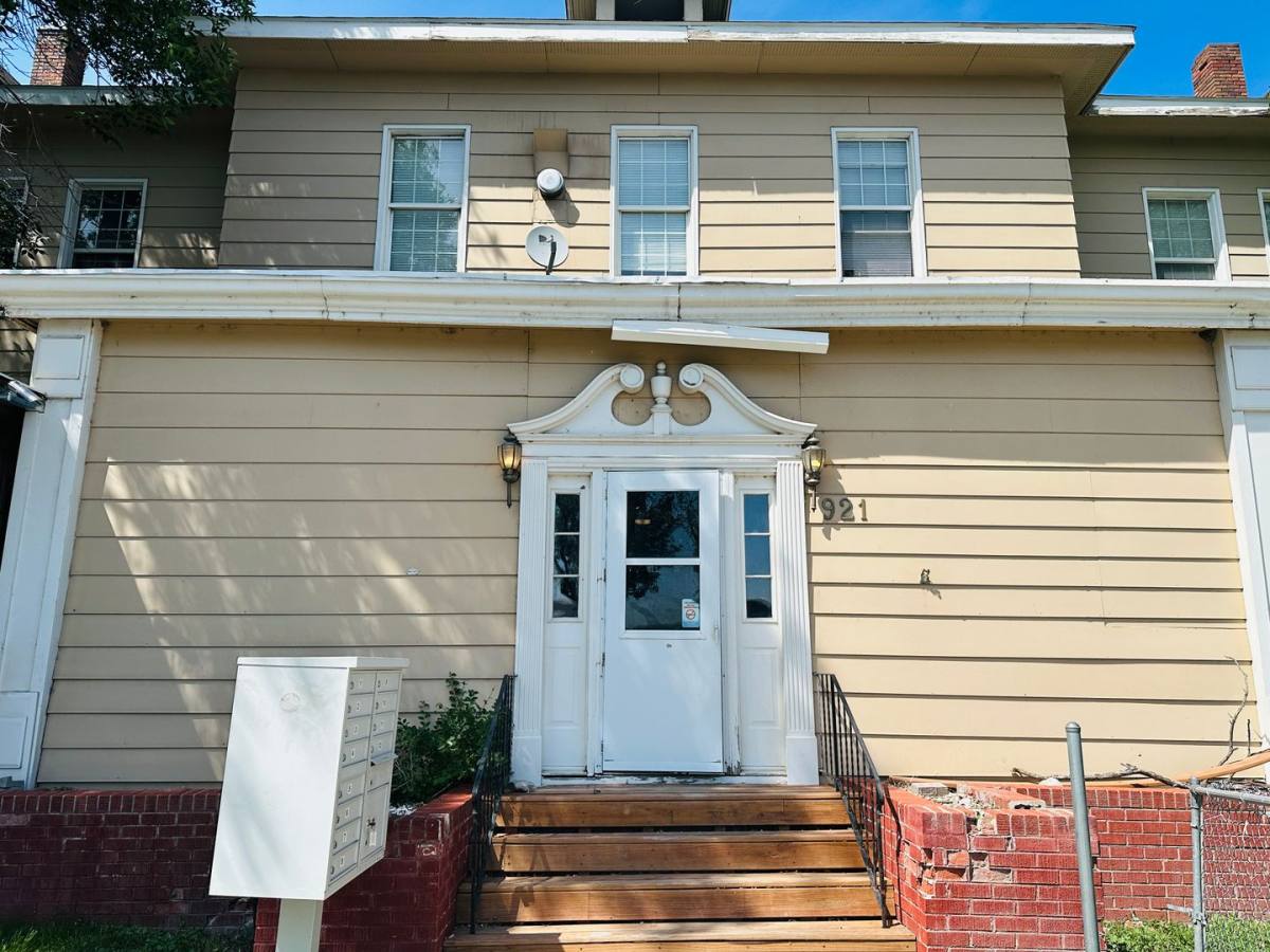 Apartment for rent at 921 E 4th St, Laurel, MT 59044