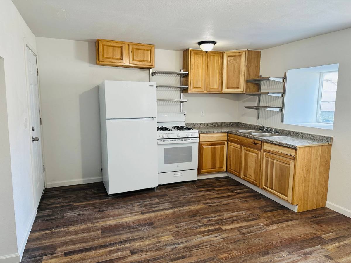 Apartment for rent at 921 E 4th St, Laurel, MT 59044