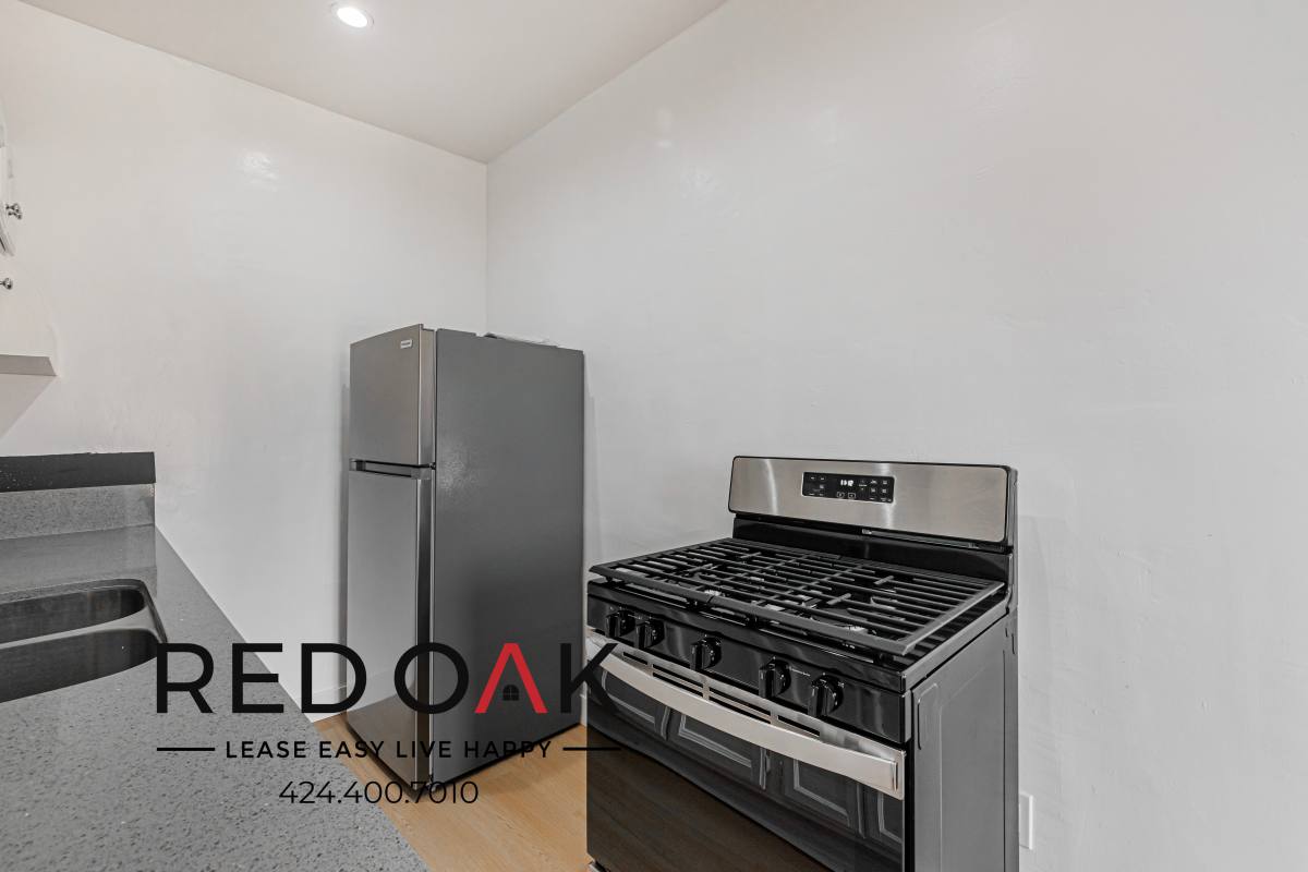 Apartment for rent at 1405 S Berendo #206, Los Angeles, CA 90006